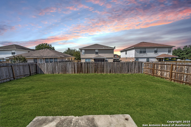 Listing photo id 15 for 10239 Round Rock