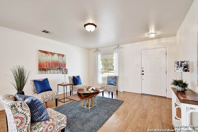 Listing photo id 0 for 10239 Round Rock