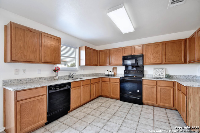 Listing photo id 3 for 10239 Round Rock