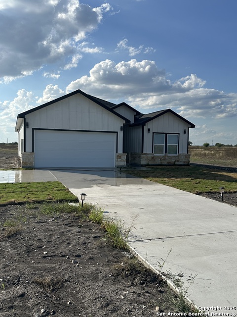 Listing photo id 0 for 802 Cr 520  