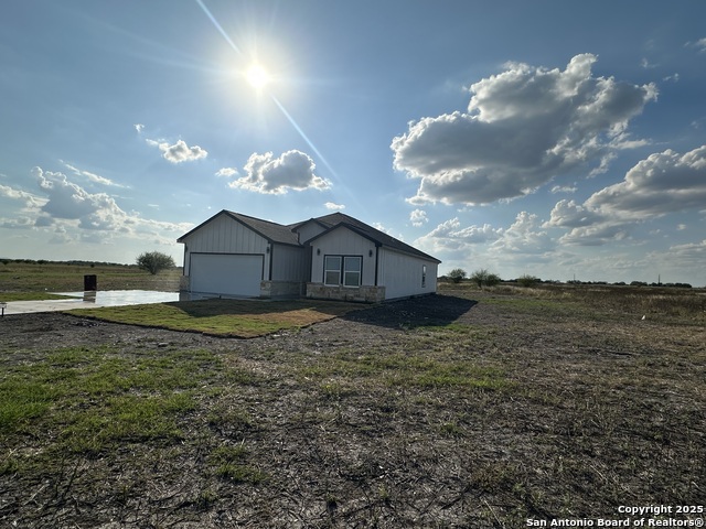 Listing photo id 1 for 802 Cr 520  