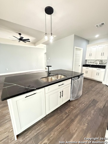 Listing photo id 4 for 802 Cr 520  
