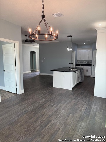 Listing photo id 5 for 802 Cr 520  
