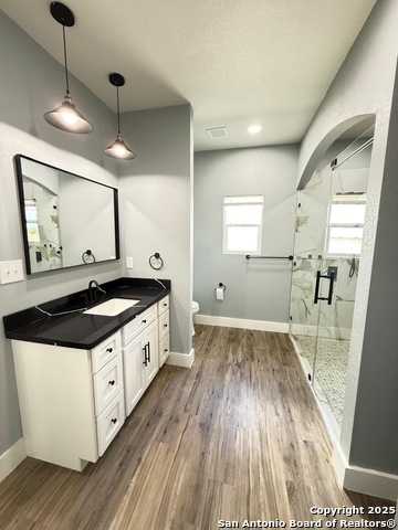 Listing photo id 7 for 802 Cr 520  
