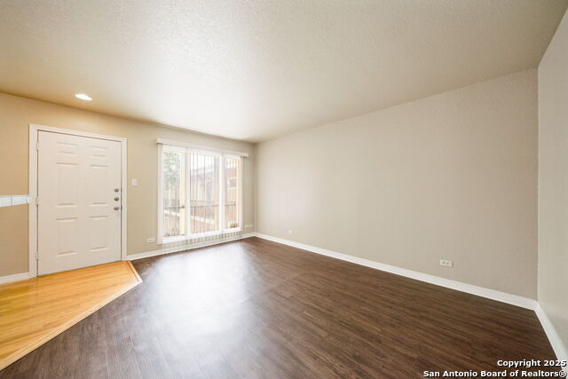 Image 11 of 30 For 255 Rampart Dr E 206