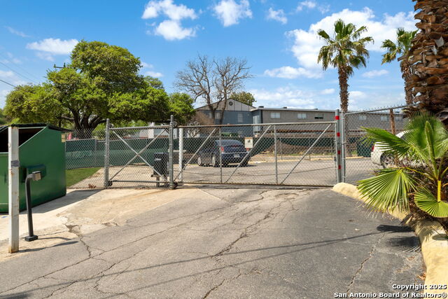 Image 2 of 30 For 255 Rampart Dr E 206