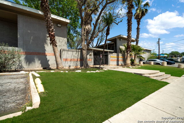 Image 3 of 30 For 255 Rampart Dr E 206