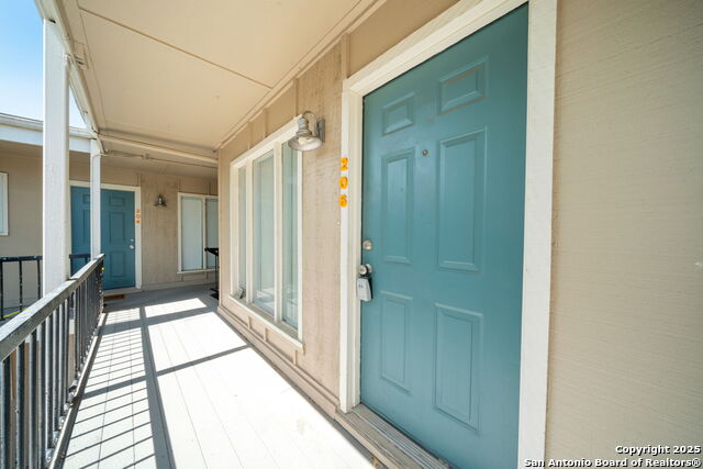 Image 5 of 30 For 255 Rampart Dr E 206