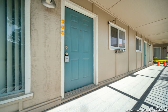 Image 6 of 30 For 255 Rampart Dr E 206