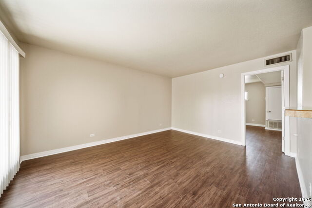 Image 8 of 30 For 255 Rampart Dr E 206