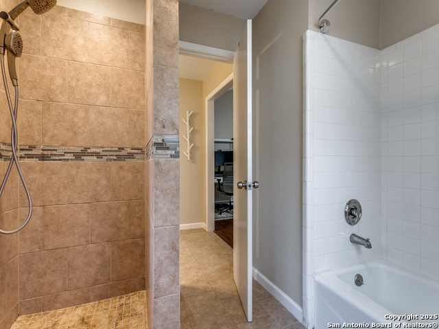 Image 20 of 25 For 6018 Royal Creek