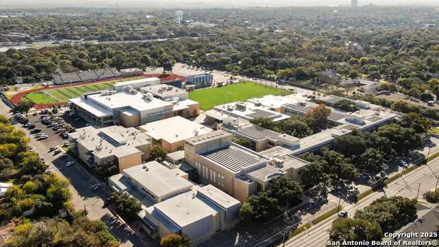 Image 10 of 13 For 2300 Nacogdoches Rd 203a