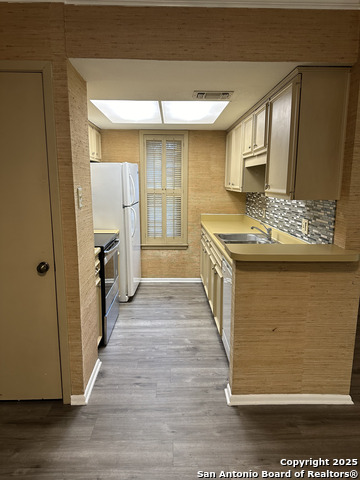 Image 4 of 13 For 2300 Nacogdoches Rd 203a