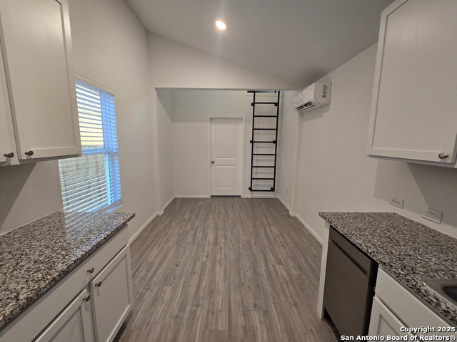 Image 4 of 16 For 7177 Elm Cove