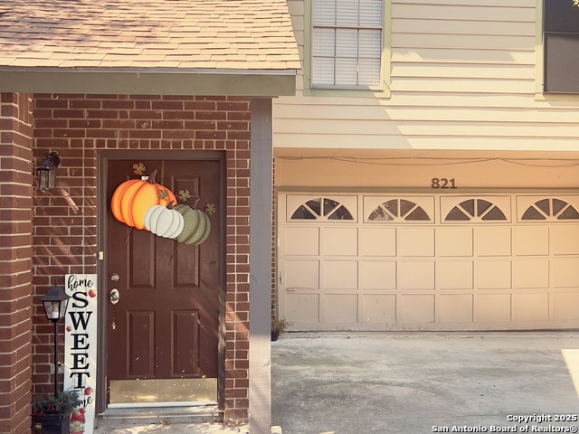 Image 4 of 10 For 821 Meadow Stone