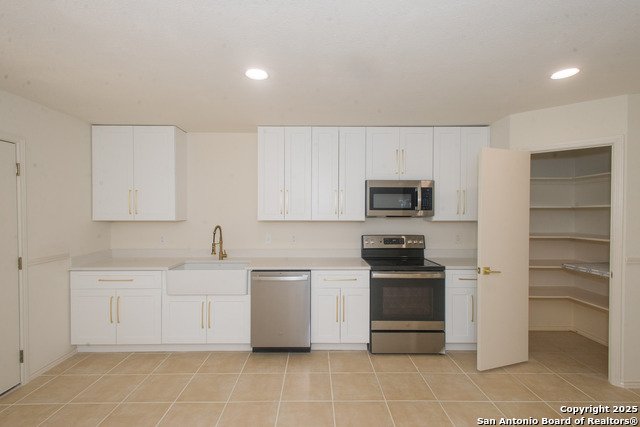 Listing photo id 12 for 8914 Timber Run