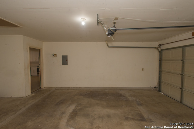 Listing photo id 13 for 8914 Timber Run