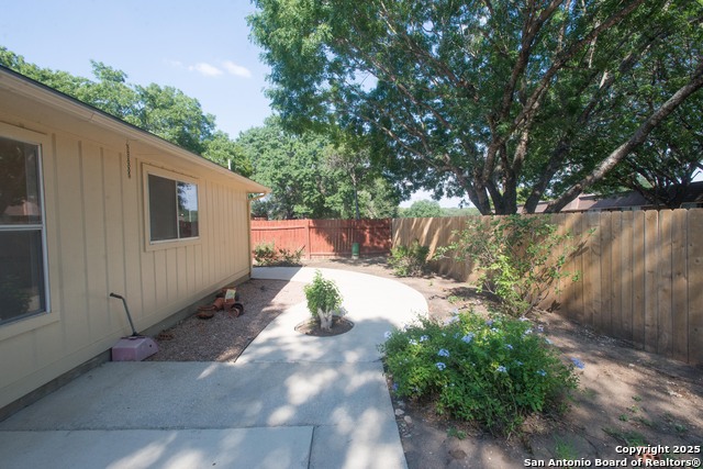 Listing photo id 14 for 8914 Timber Run