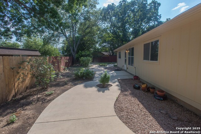 Listing photo id 16 for 8914 Timber Run