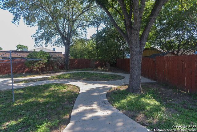 Listing photo id 21 for 8914 Timber Run