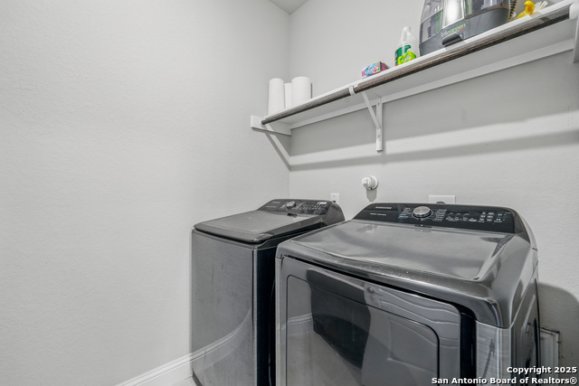 Image 24 of 34 For 355 Jereth