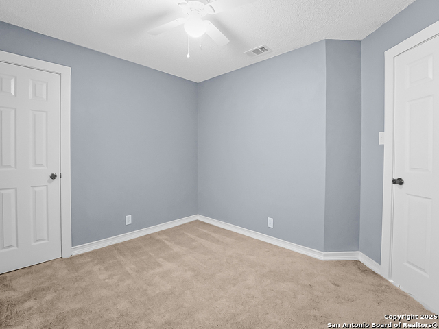 Listing photo id 10 for 715 Meadow Gate Dr.