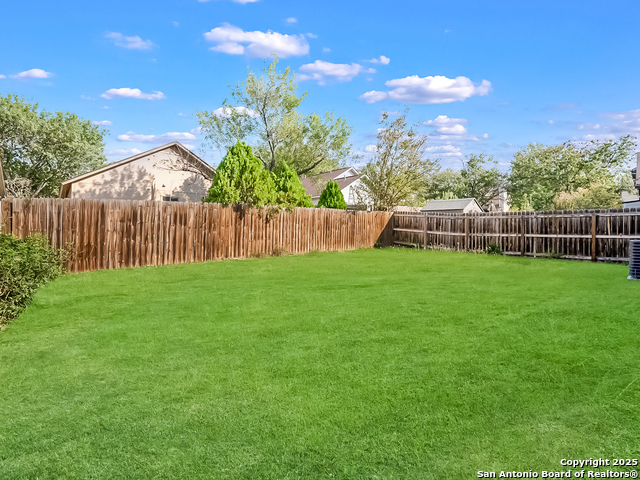 Listing photo id 13 for 715 Meadow Gate Dr.