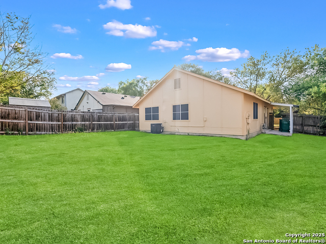 Listing photo id 14 for 715 Meadow Gate Dr.