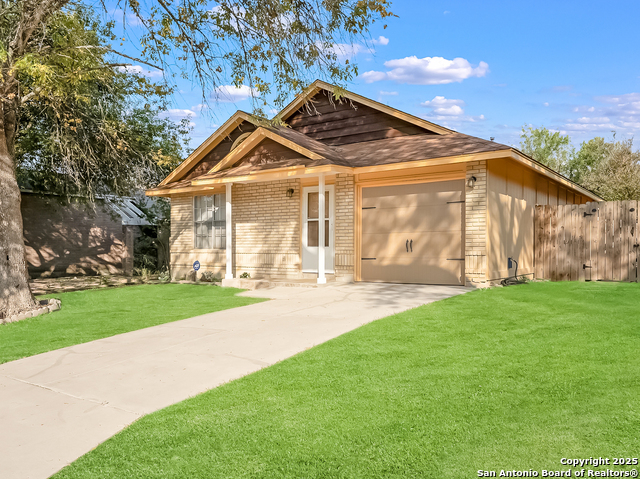 Listing photo id 0 for 715 Meadow Gate Dr.