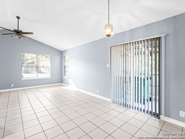 Listing photo id 1 for 715 Meadow Gate Dr.