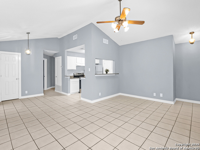 Listing photo id 4 for 715 Meadow Gate Dr.