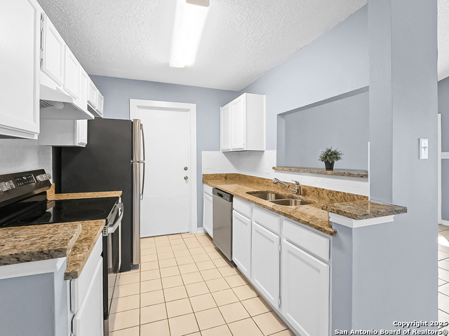 Listing photo id 5 for 715 Meadow Gate Dr.