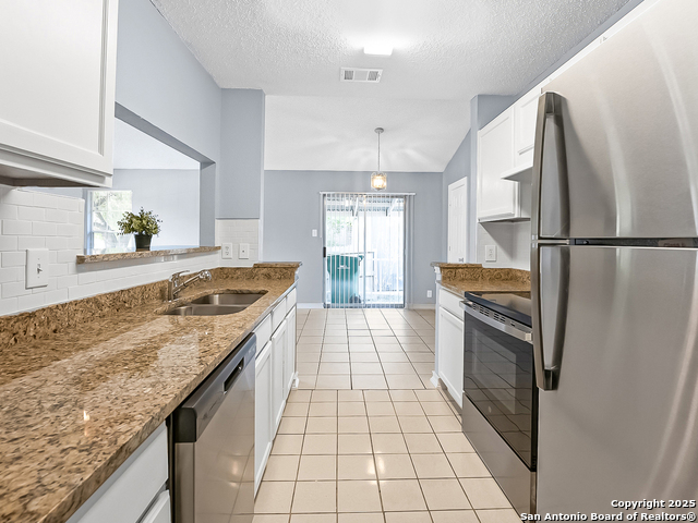 Listing photo id 6 for 715 Meadow Gate Dr.