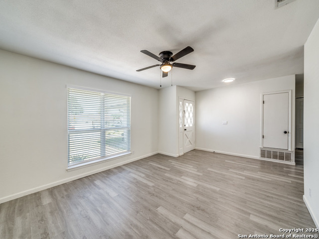 Listing photo id 4 for 9714 Five Forks