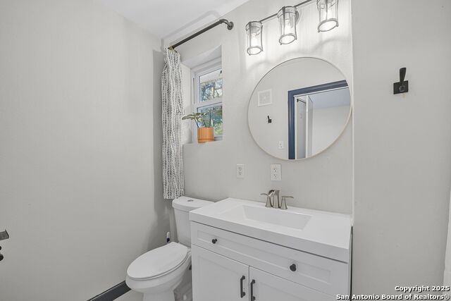 Image 21 of 27 For 133 Alamo  