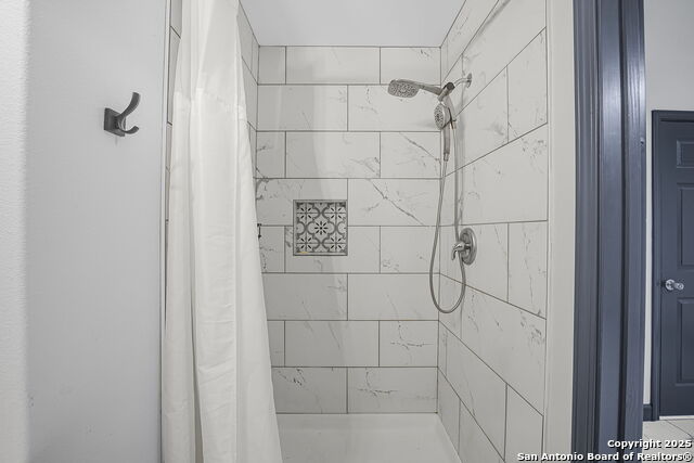 Image 22 of 27 For 133 Alamo  