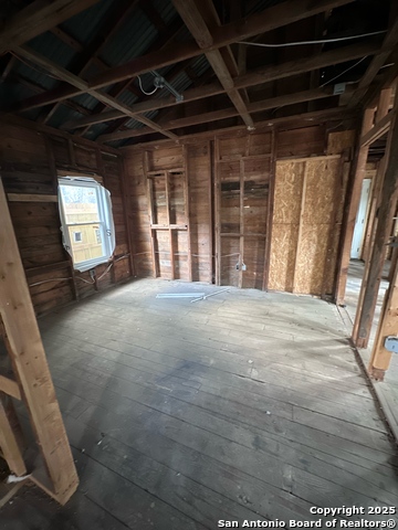 Listing photo id 9 for 710 Fifth St