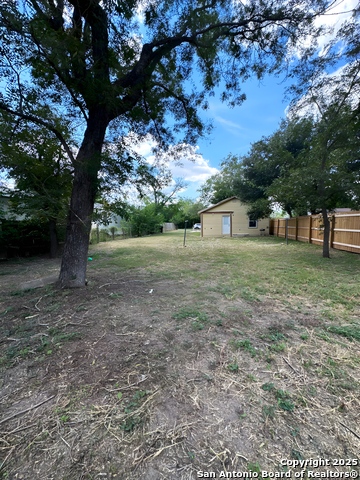 Listing photo id 12 for 710 Fifth St