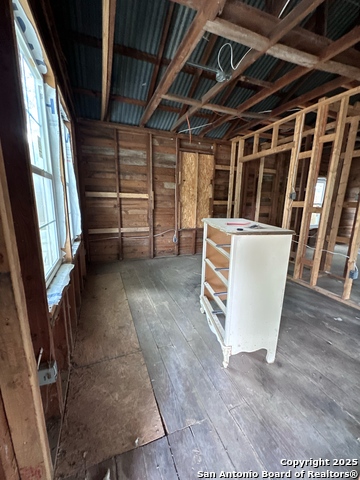 Listing photo id 4 for 710 Fifth St