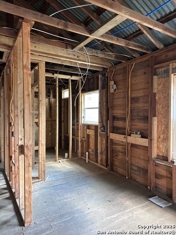 Listing photo id 7 for 710 Fifth St