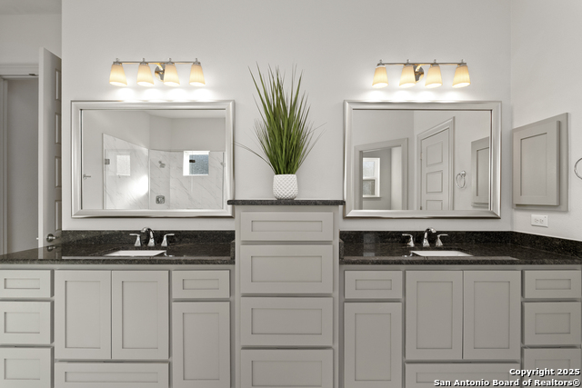 Image 21 of 39 For 302 Majestic Bluff