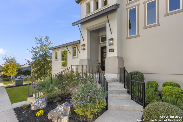 Image 3 of 39 For 302 Majestic Bluff