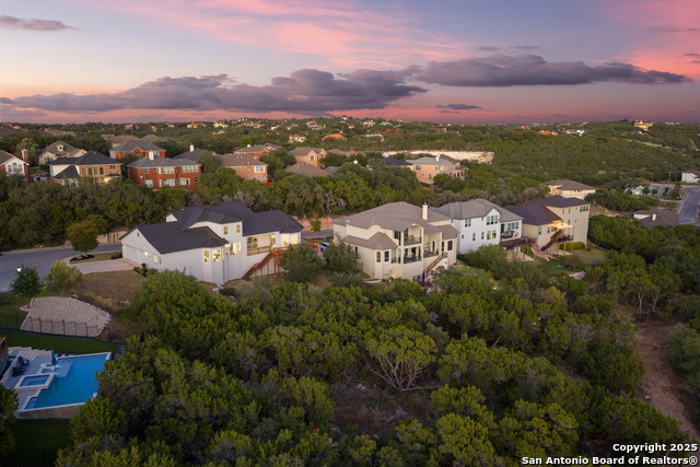 Image 34 of 39 For 302 Majestic Bluff