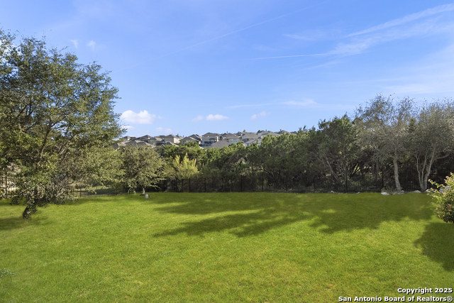 Image 38 of 39 For 302 Majestic Bluff