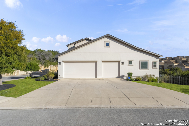 Image 4 of 39 For 302 Majestic Bluff