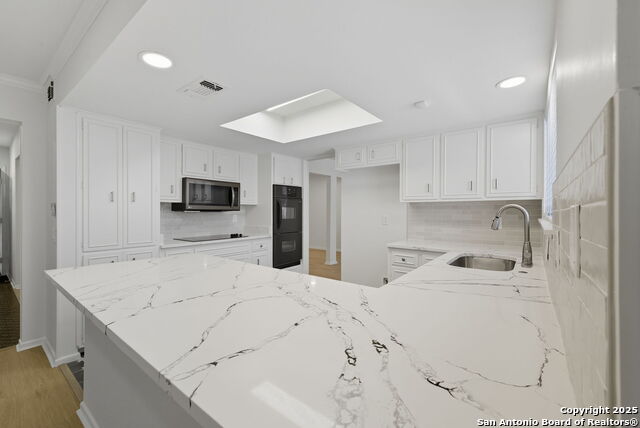 Listing photo id 11 for 6106 Vance Jackson 23