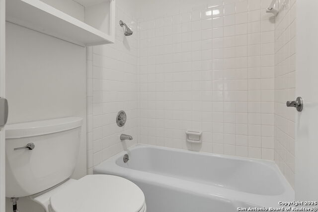 Listing photo id 15 for 6106 Vance Jackson 23