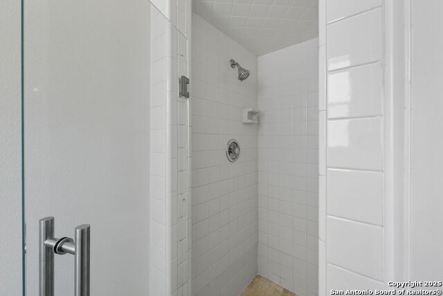 Listing photo id 19 for 6106 Vance Jackson 23