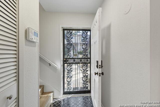 Listing photo id 2 for 6106 Vance Jackson 23