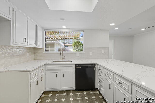 Listing photo id 7 for 6106 Vance Jackson 23